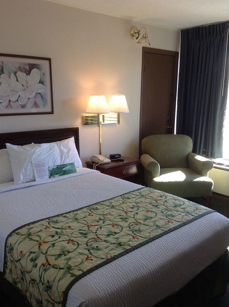 Astoria Hotel Danville North Extérieur photo