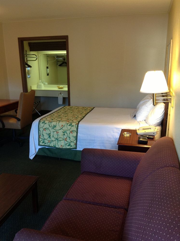 Astoria Hotel Danville North Extérieur photo
