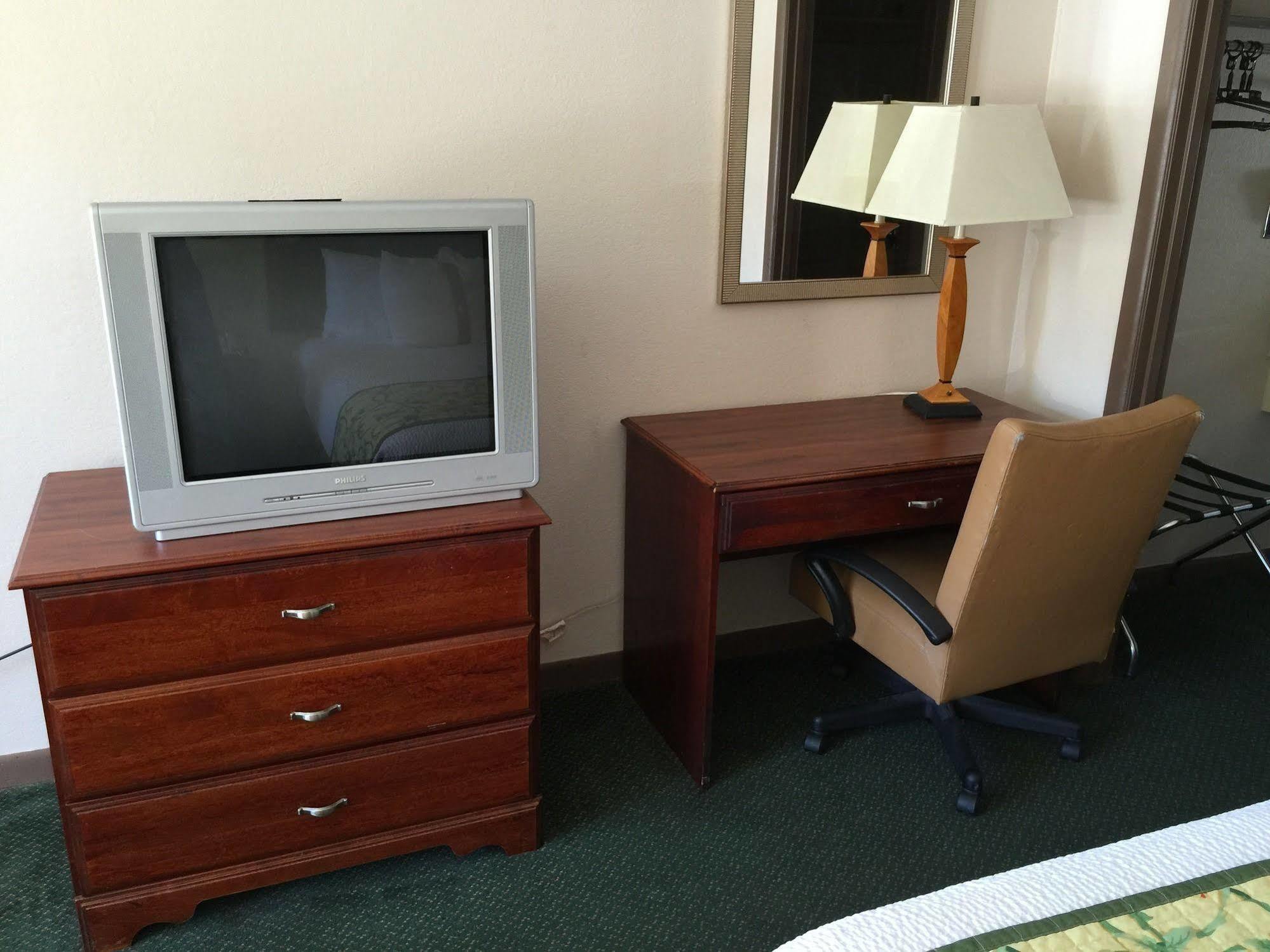 Astoria Hotel Danville North Extérieur photo